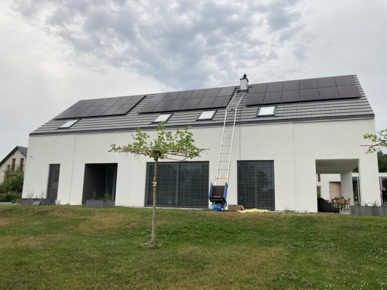 Instalacja fotowoltaiczna wykonana przez Apex Renewables