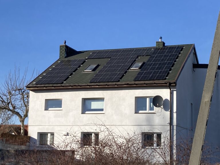 Instalacja fotowoltaiczna wykonana przez Apex Renewables