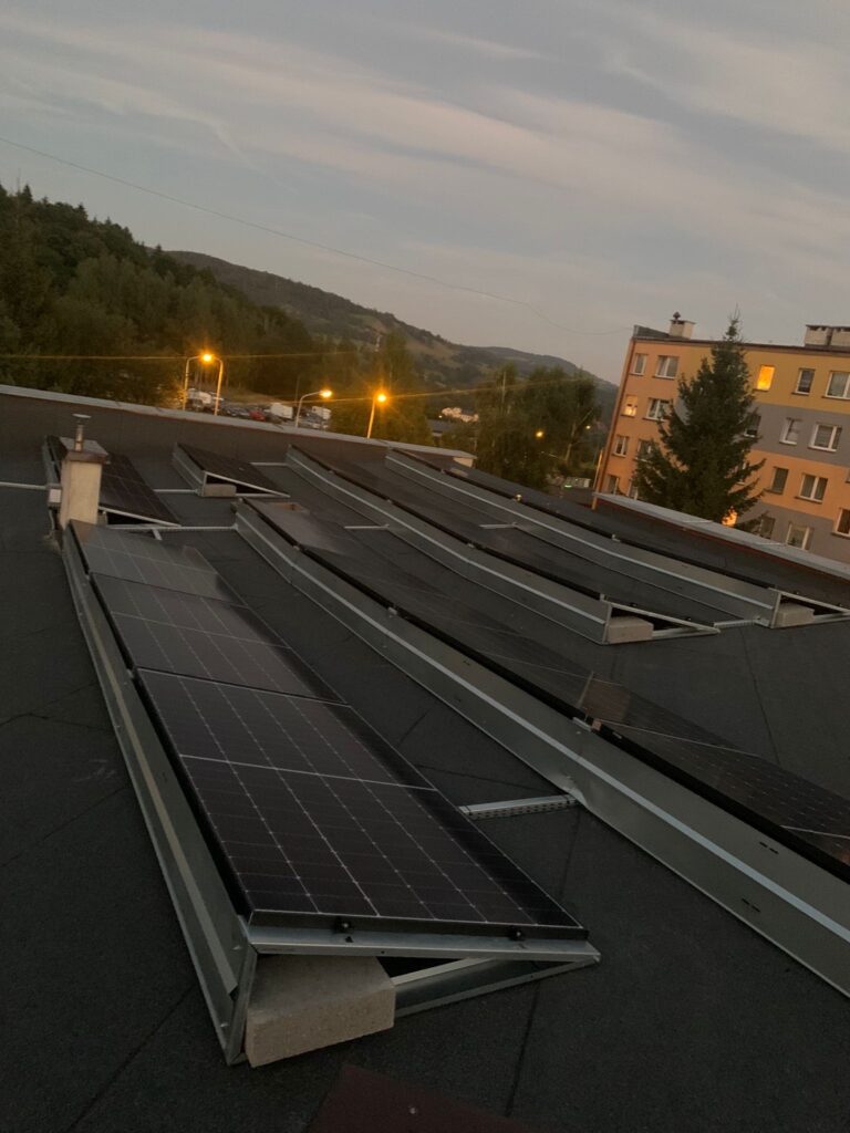 Instalacja fotowoltaiczna wykonana przez Apex Renewables