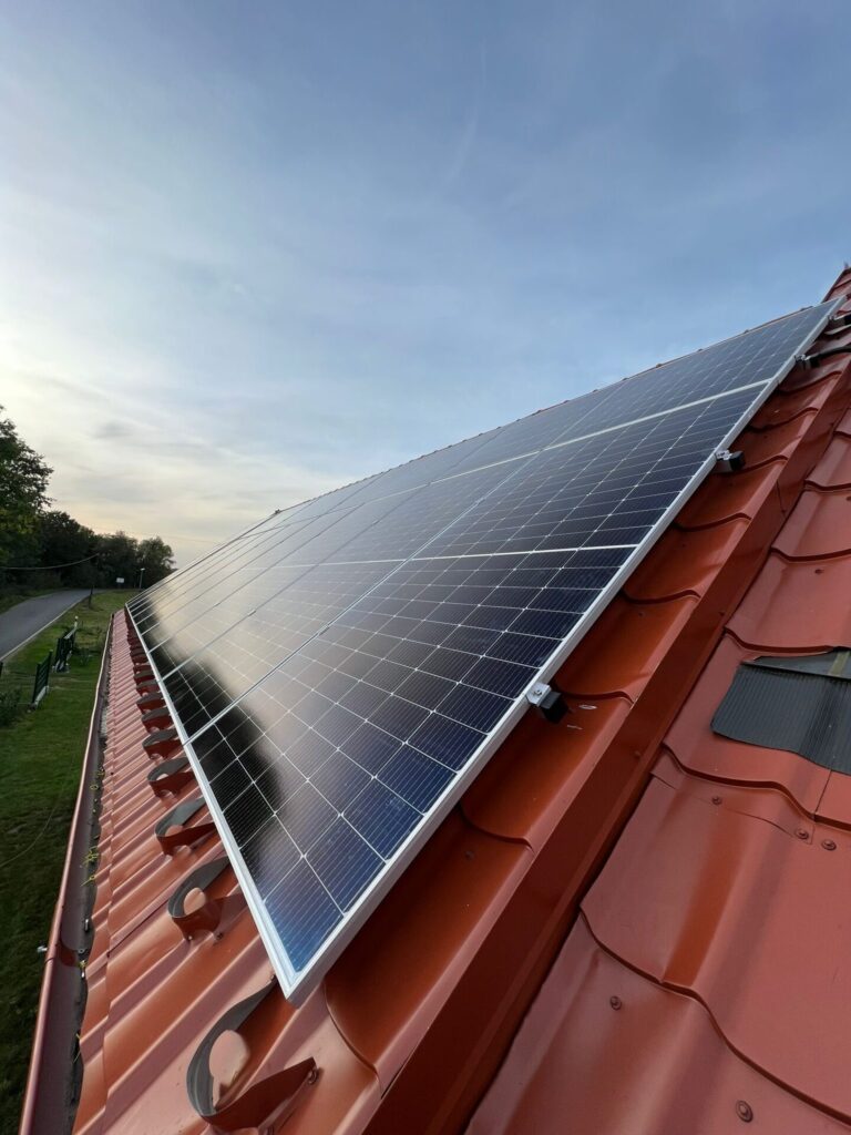 Instalacja fotowoltaiczna wykonana przez Apex Renewables