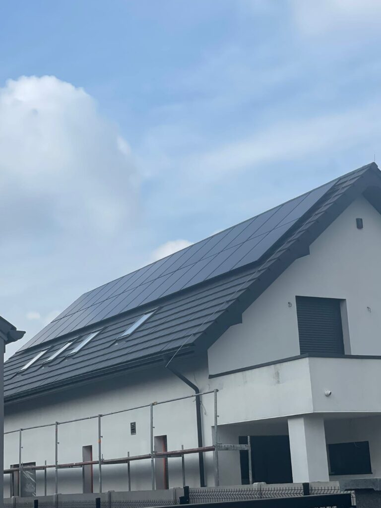 Instalacja fotowoltaiczna wykonana przez Apex Renewables